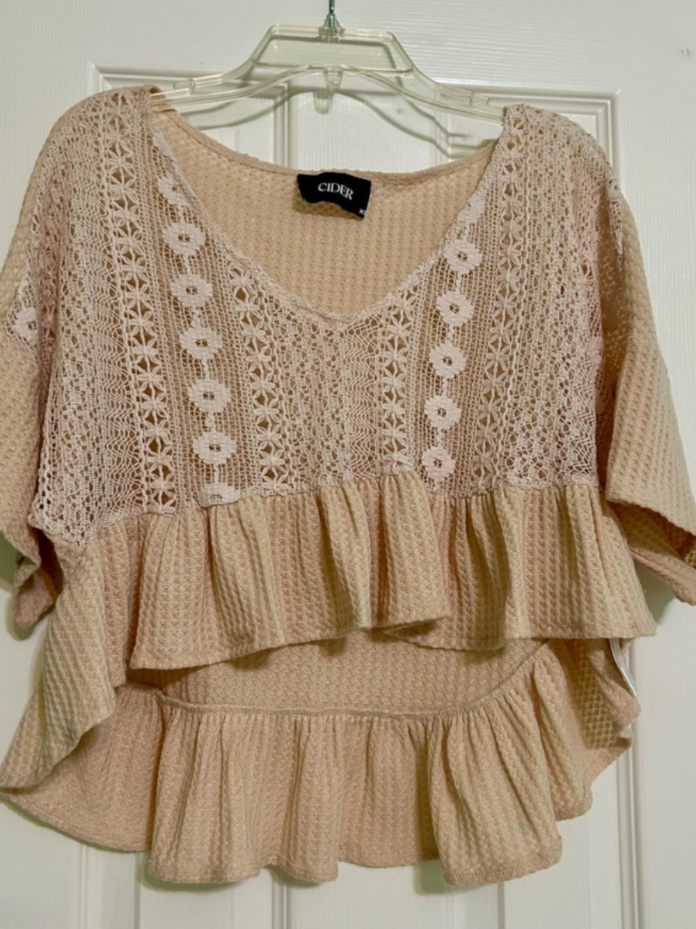 Beige Crop Top Crochet Overlay Ruffle Hem Short Sleeves HiLow Vneck XSmall - Picture 3 of 12
